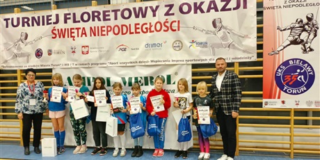 Powiększ grafikę: ogolnopolski-turniej-floretowy-z-okazji-swieta-niepodleglosci-389350.jpg