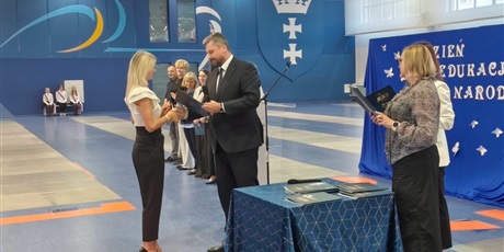 Powiększ grafikę: apel-z-okazji-dnia-edukacji-narodowej-716814.jpg