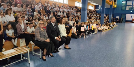 Powiększ grafikę: apel-z-okazji-dnia-edukacji-narodowej-716820.jpg