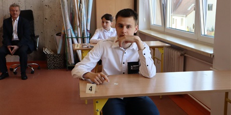 Powiększ grafikę: egzaminy-osmoklasisty-614678.jpg