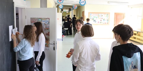 Powiększ grafikę: egzaminy-osmoklasisty-692683.jpg