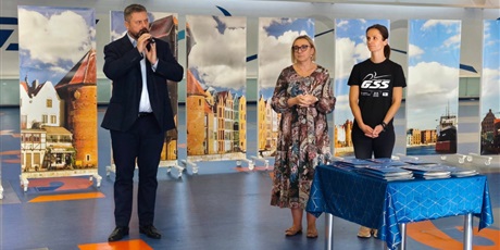 Powiększ grafikę: gala-z-okazji-swieta-edukacji-narodowej-644570.jpg