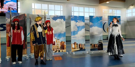Powiększ grafikę: gala-z-okazji-swieta-edukacji-narodowej-644581.jpg
