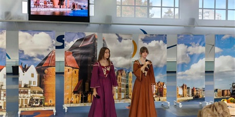Powiększ grafikę: gala-z-okazji-swieta-edukacji-narodowej-644587.jpg