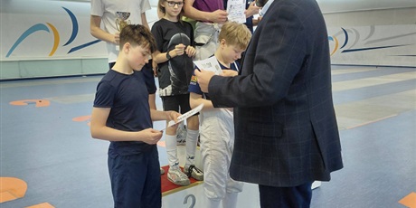 Powiększ grafikę: ii-wojewodzkie-zawody-szermiercze-680188.jpg