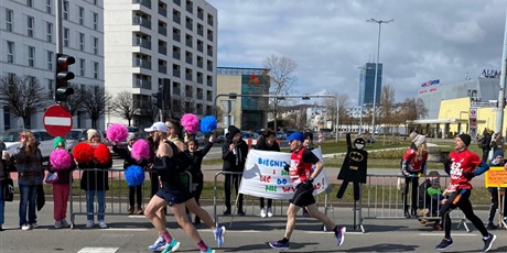 Powiększ grafikę: kibicowanie-na-maratonie-343785.jpg