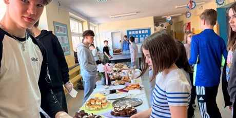 Powiększ grafikę: kiermasz-ciast-z-okazji-dnia-kobiet-680386.jpg