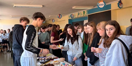 Powiększ grafikę: kiermasz-ciast-z-okazji-dnia-kobiet-680389.jpg