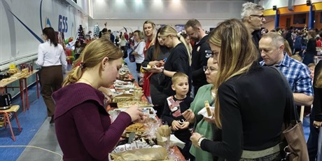 Powiększ grafikę: kiermasz-swiateczny-fotorelacja-663818.jpg