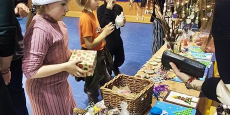 Powiększ grafikę: kiermasz-swiateczny-fotorelacja-663823.jpg