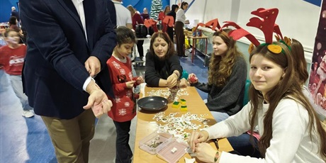 Powiększ grafikę: kiermasz-swiateczny-fotorelacja-663836.jpg