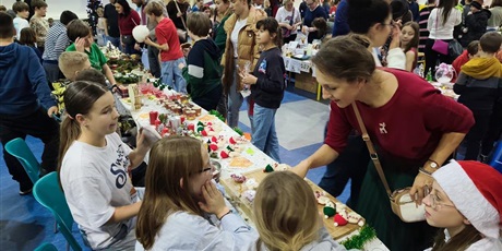 Powiększ grafikę: kiermasz-swiateczny-fotorelacja-663838.jpg