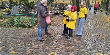 Powiększ grafikę: kwesta-na-cmentarzu-652004.jpg