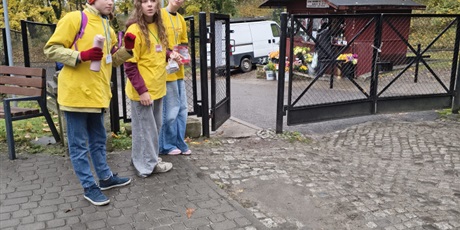 Powiększ grafikę: kwesta-na-cmentarzu-652005.jpg