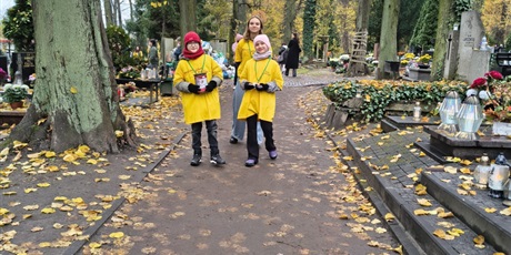 Powiększ grafikę: kwesta-na-cmentarzu-652006.jpg