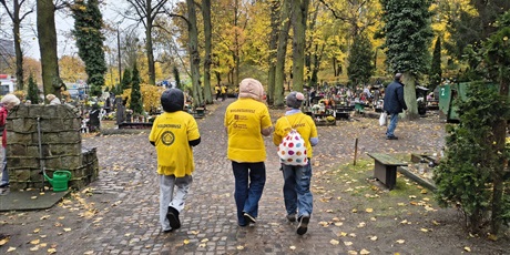 Powiększ grafikę: kwesta-na-cmentarzu-652012.jpg