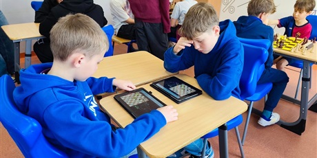 Powiększ grafikę: laufer-wyniki-turnieju-szachowego-655776.jpg