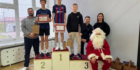 Powiększ grafikę: mikolajkowy-turniej-ping-ponga-661301.jpg