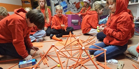 Powiększ grafikę: nocny-maraton-matematyczny-edycja-osma-mikolajkowa-661602.jpg