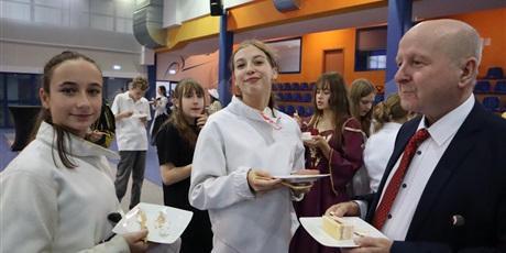 Powiększ grafikę: obchody-60-lecia-643038.jpg