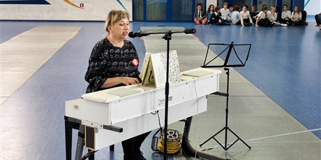 Powiększ grafikę: uroczysty-apel-690950.jpg