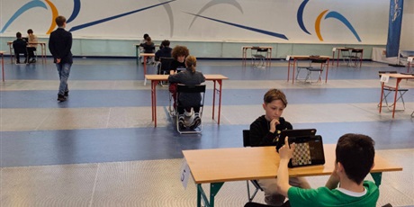 Powiększ grafikę: wyniki-i-miedzyszkolnego-turnieju-szachowego-laufer-688622.jpg