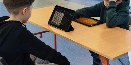 Powiększ grafikę: wyniki-i-miedzyszkolnego-turnieju-szachowego-laufer-688634.jpg