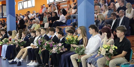 Powiększ grafikę: zakonczenie-roku-klas-osmych-24-25-629341.jpg