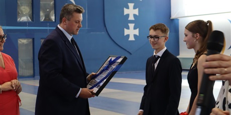 Powiększ grafikę: zakonczenie-roku-klas-osmych-24-25-629388.jpg