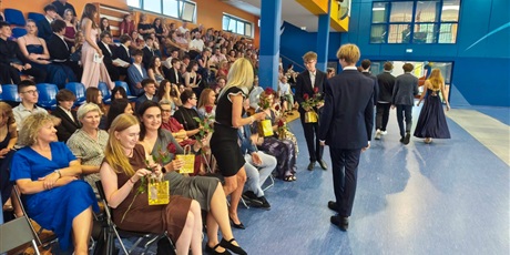Powiększ grafikę: zakonczenie-roku-klas-osmych-704629.jpg