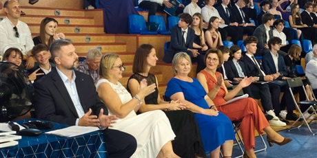 Powiększ grafikę: zakonczenie-roku-klas-osmych-704631.jpg
