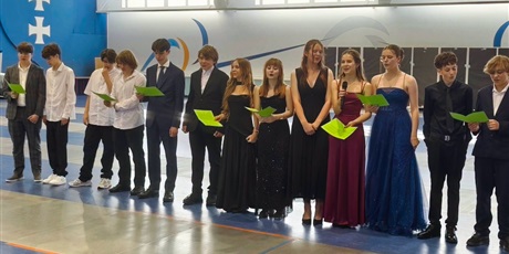 Powiększ grafikę: zakonczenie-roku-klas-osmych-704648.jpg