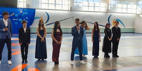 Powiększ grafikę: zakonczenie-roku-klas-osmych-704651.jpg