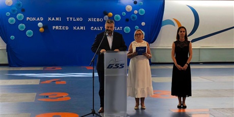 Powiększ grafikę: zakonczenie-roku-klas-osmych-704682.jpg