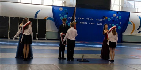 Powiększ grafikę: zakonczenie-roku-klas-osmych-704683.jpg