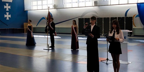 Powiększ grafikę: zakonczenie-roku-klas-osmych-704684.jpg