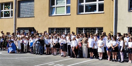 Powiększ grafikę: zakonczenie-roku-szkolnego-25-26-707473.jpg
