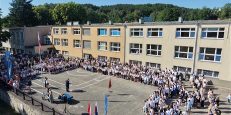 Powiększ grafikę: zakonczenie-roku-szkolnego-25-26-707474.jpg
