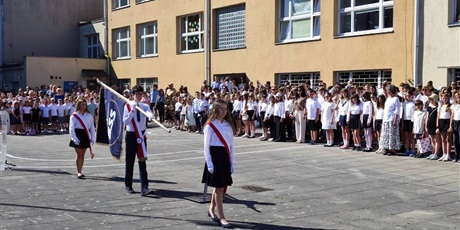 Powiększ grafikę: zakonczenie-roku-szkolnego-25-26-707480.jpg
